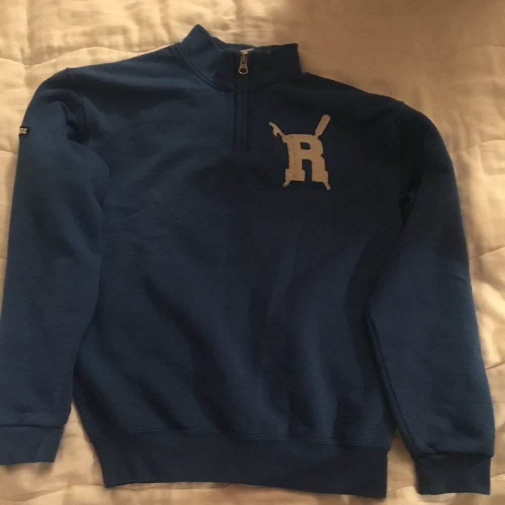 Blue 1,000 island's sweatshirt.